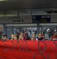 <p>Centenas de integrantes do movimento se reuniram próximo às catracas da Estação Corinthians Itaquera do metrô para seguir até a praça da República</p>  Foto: Allan Morici / Terra