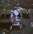 <p>Imagem mostra a sonda "Coelho de Jade", Yutu, no solo lunar</p>  Foto: Reuters