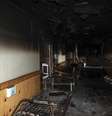 <p>Incêndio no hospital deixou salas e corredores com muitos danos. Pelo menos 20 pacientes e uma enfermeira morreram no local</p>  Foto: Reuters
