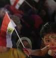<p>Crian&ccedil;a segura uma bandeira do Egito durante o &uacute;ltimo dia de elei&ccedil;&otilde;es presidenciais no pa&iacute;s.</p>  Foto: Reuters