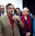 Olívio Dutra fez o anúncio da candidatura ao lado do governador, Tarso Genro  Foto: PT / Divulgação