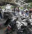 Diversas motos ficaram destruídas após a explosão  Foto: Reuters