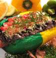 <p>Dog brasileiro tem pão, linguiça, feijoada, farofa de banana, bacon, couve e molho de feijoada e custa R$ 15</p>  Foto: Divulgação