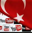 <p>Foto mostra logos do YouTube exibidos em uma tela de laptop parcialmente coberta com a bandeira nacional da Turquia </p>  Foto: Reuters