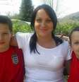 <p>Na foto, Jeannine Harvey, 33 anos, aparece ao lado de dois dos seus quatro filhos</p>  Foto: Facebook / Reprodução