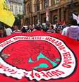 O grupo pediu além da reforma política um sistema de moradia digno nessa manifestação  Foto: Renato Cerqueira / Futura Press