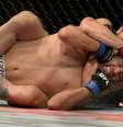 <p>Elias "Xuxu" Silvério venceu Ernest Chavez por finalização no terceiro round</p>  Foto: Marcelo Pereira / Terra