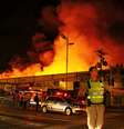 Cerca de 70 bombeiros trabalham para apagar as chamas  Foto: Geovanna Cristina / Futura Press