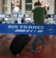 <p>Voo saiu do aeroporto parisiense de Charles de Gaulle apenas às 11h13 e teve que retornar às 15h02, devido ao disparo do alarme</p>  Foto: Eric Gaillard / Reuters