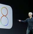 <p>O CEO da Apple Tim Cook inicia a apresenta&ccedil;&atilde;o do novo iOS 8</p>  Foto: AP