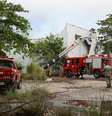 Por volta das 5h50 desta terça houve uma explosão neste estúdio de cinema desativado, na zona oeste do Rio de Janeiro. O fogo foi controlado pelo Corpo de Bombeiros e não há vítimas  Foto: Ale Silva / Futura Press