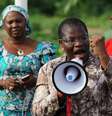 <p> A ex-ministra de Educação Oby Ezekwesili discursa em sessão da campanha # BringBackOurGirls no parque Maitama, em Abuja, em 30 de maio</p>  Foto: Reuters