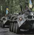 Grande quantidade de tanques e blindados ucranianos se concentram ao norte e ao leste da cidade  Foto: Efrem Lukatsky / AP