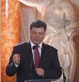 <p>Na foto, Petro Poroshenko discursa durante cerimônia de uma premiação em Varsóvia, Polônia, em 3 de junho</p>  Foto: AP