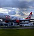 Avião da Gol decola do Aeroporto Santos Dumont, no Rio de Janeiro  Foto: Getty Images