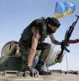 <p>Soldados ucranianos ficam em posição, durante batalha com separatistas pró-russos nos arredores de Slavyansk, na Ucrânia, nesta quinta-feira, 5 de junho</p>  Foto: AP