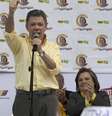 O presidente da Colômbia, Juan Manuel Santos, e candidato à reeleição, se dirige a apoiadores durante camapanha em Bogotá. 05/06/2014  Foto: John Vizcaino / Reuters