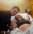 Aécio postou uma foto ao lado da mulher no Facebook  Foto: Facebook / Reprodução