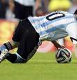 Técnico da Argentina entende que Messi passa mal por nervosismo  Foto: AP