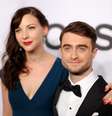 Erin Darke e Daniel Radcliffe foram ao 68º Tony Awards, no Radio City Music Hall, em Nova York  Foto: Getty Images 