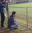 <p>Diego dos Santos subiu em uma árvore e pulou o muro do CT do Caju para acompanhar o treino da Espanha e tentar uma foto com Torres</p>  Foto: Leandro Miranda / Terra