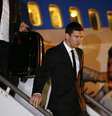 Messi desembarca de avião em chegada da Argentina  Foto: AP
