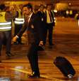 Espanha, de Xavi, desembarcou sob chuva e frio em Curitiba na noite de domingo  Foto: Reuters