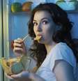 <p>A psicóloga acredita que quebrar a ligação entre comida e emoção é a saída para perder peso</p>  Foto: Getty Images 