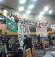 <p>Professores invadiram a Câmara de Goiânia após rejeição do impeachment do prefeito Paulo Garcia</p>  Foto: Mirelle Irene / Especial para Terra