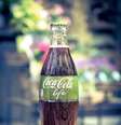 Coca-Cola Life tem um terço a menos de açúcar e calorias que a bebida normal  Foto: Reprodução