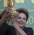 <p>Dilma está esperançosa pelo título do Brasil</p>  Foto: Joedson Alves (BRAZIL - Tags: SPORT SOCCER WORLD CUP) / Reuters