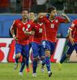 <p>Valdívia fez o segundo gol do Chile sobre a Austrália</p>  Foto: Reuters