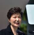 <p>A presidente sul-coreana&nbsp;Park Geun-hye substituiu sete ministros nesta sexta-feira. Na foto, ela&nbsp;discursa durante uma cerim&ocirc;nia que marcou o Dia da Mem&oacute;ria na Coreia do Sul, em&nbsp;Seul, em 06 junho</p>  Foto: Reuters