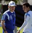 <p>Sabella deve deixar Messi mais perto do gol e abrir mão de time ofensivo</p>  Foto: Sergio Perez / Reuters
