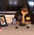 <p>Retrato de um jogador da equipe de futebol americano de New Orleans foi colocado na mesa, que continha as maiores paixões da mulher morta</p>  Foto: WGNO / Reprodução