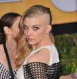 A atriz Natalie Dormer ousou com um lado da cabeça totalmente raspado   Foto: Shutterstock