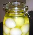 <p>Ovos em conserva foram a causa da morte do ex-membro da Marinha Real Britânica, Gary Sims</p>  Foto: Wikimedia