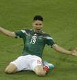<p>Peralta comemora gol contra Camarões</p>  Foto: AP