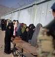 <p>Mulheres afeg&atilde;s fazem fila para votar em Cabul, no Afeganist&atilde;o, neste s&aacute;bado</p>  Foto: Ahmad Masood / Reuters