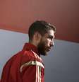 <p>Um dos vários remanescentes do triunfo de 2010, Sergio Ramos lembrou "tempos difíceis" com a seleção</p>  Foto: Reuters