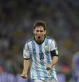 Messi comemora ao marcar o segundo gol argentino na partida contra a Bósnia  Foto: AFP