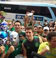 Torcedores mexicanos costumam se vestir com máscaras de Lucha Libre  Foto: Celso Paiva / Terra