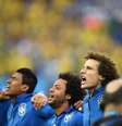 Brasileiros cantam hino em estreia  Foto: Getty Images 