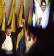 <p>Juan Manuel Santos foi reeleito neste domingo com cerca de 50% dos votos no segundo turno eleitoral</p>  Foto: AP