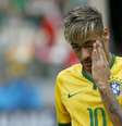 Torcida na Arena Castelão canta o hino até o fim e Neymar se emociona  Foto: Ricardo Matsukawa / Terra