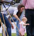 <p>George precisou da ajuda de Kate para dar os primeiros passos</p>  Foto: Getty Images 