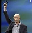 <p>Jeff (Bezos  presidente executivo da Amazon) está demonstrando sua frustração com o fracasso do Fire Phone, disse uma fonte à revista <em>Fast Company</em></p>  Foto: Jason Redmond / Reuters