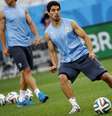 <p>Suárez deve voltar ao time titular do Uruguai</p>  Foto: Damir Sagolj / Reuters