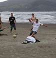 Chicharito aproveitou a folga na praia de Santos  Foto: Divulgação Prefeitura de Santos