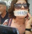 <p>Nesta quinta-feira, espanhois se reuniram em um protesto contra a continuação da monarquia</p>  Foto: Rachel Costa / Especial para Terra